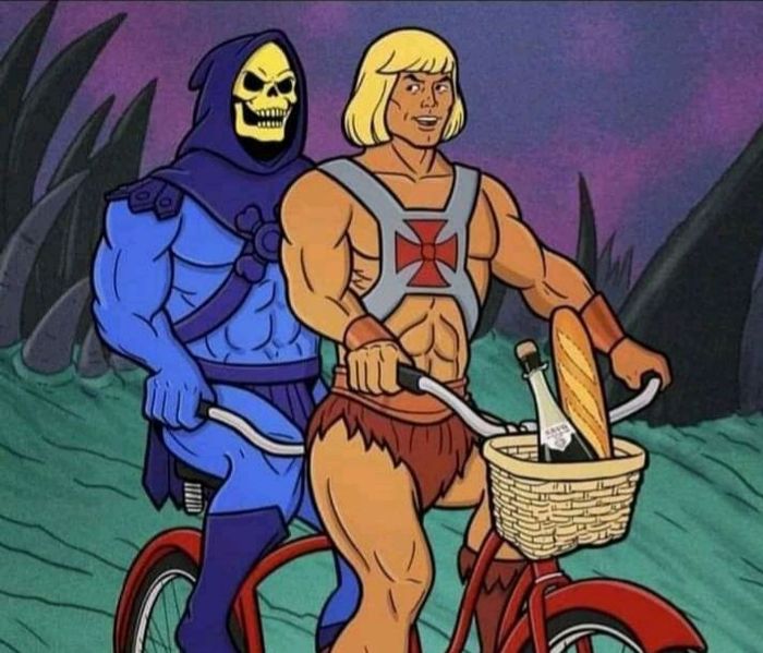 Химэн и скелет на велосипеде