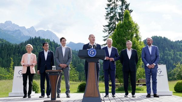 Шольц на трибуне G7